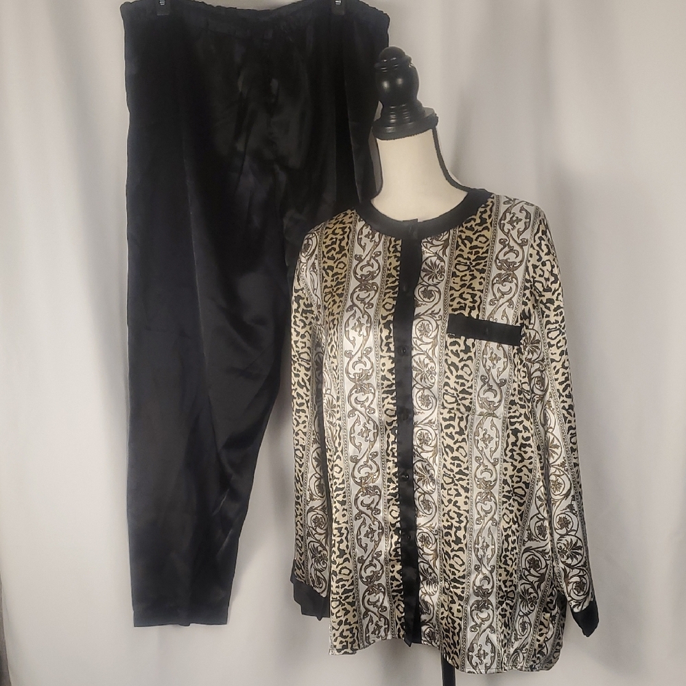 Elegant Black and Gold Patterned Top